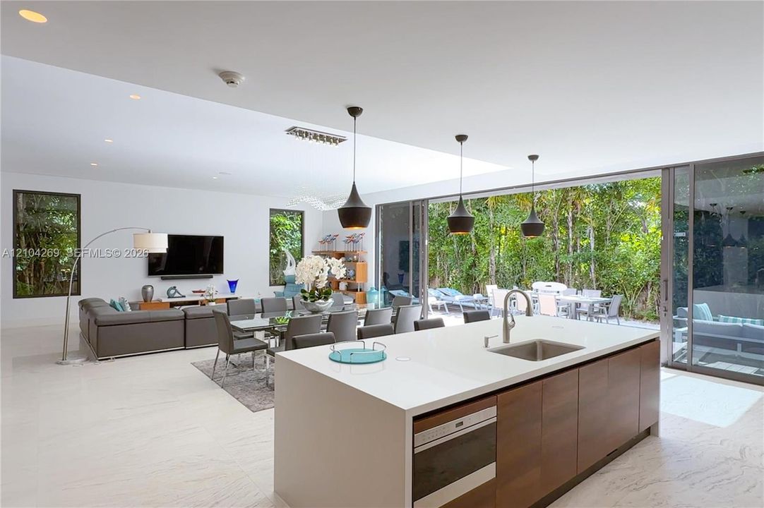 En Venta: $4,475,000 (5 camas, 5 baños, 4650 Pies cuadrados)