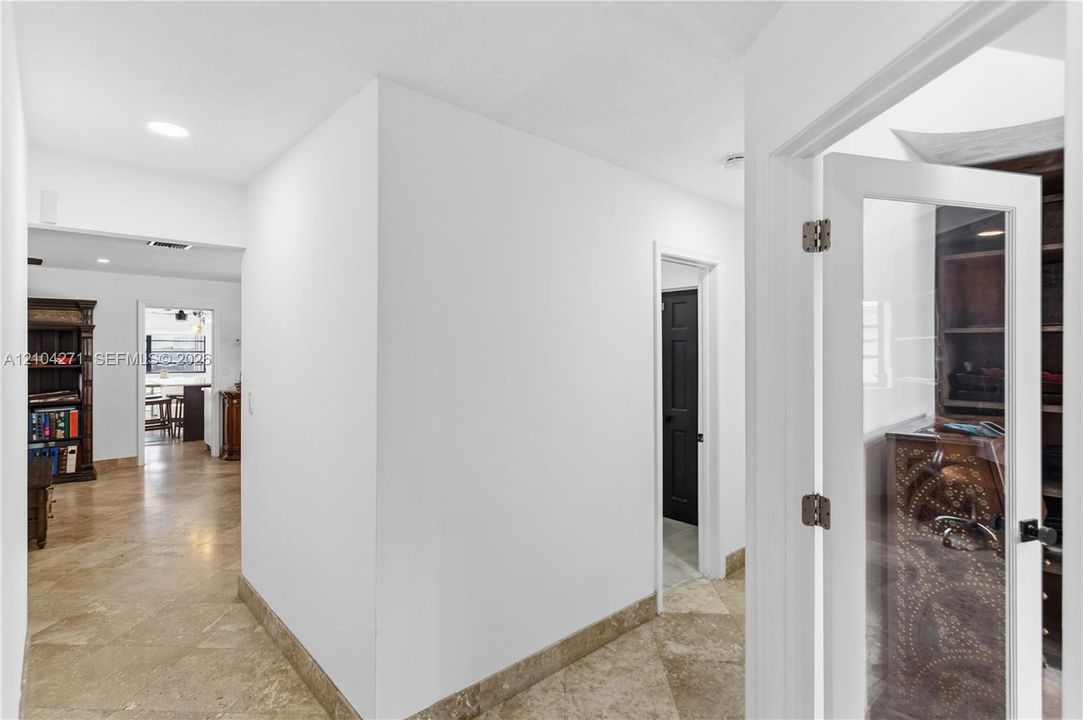 На продажу: $1,185,000 (6 спален, 4 ванн, 3415 Квадратных фут)