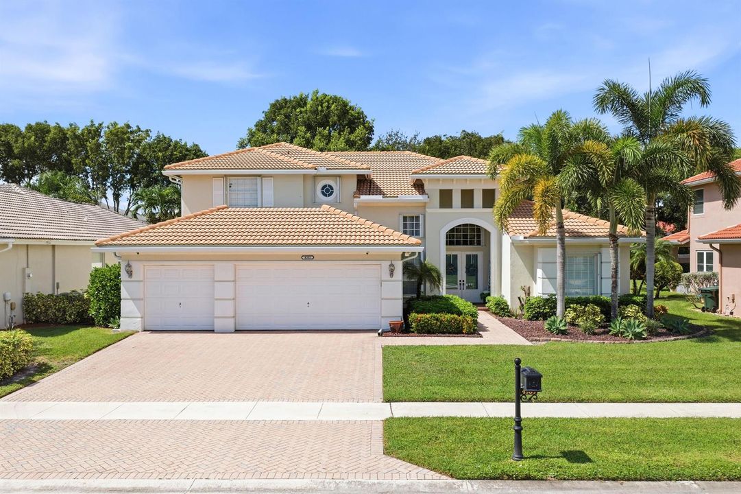 5 Bedroom Spacious Residence
