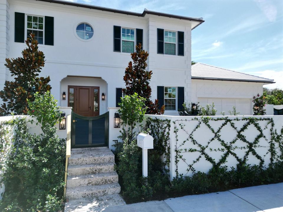 32 - Front Entry