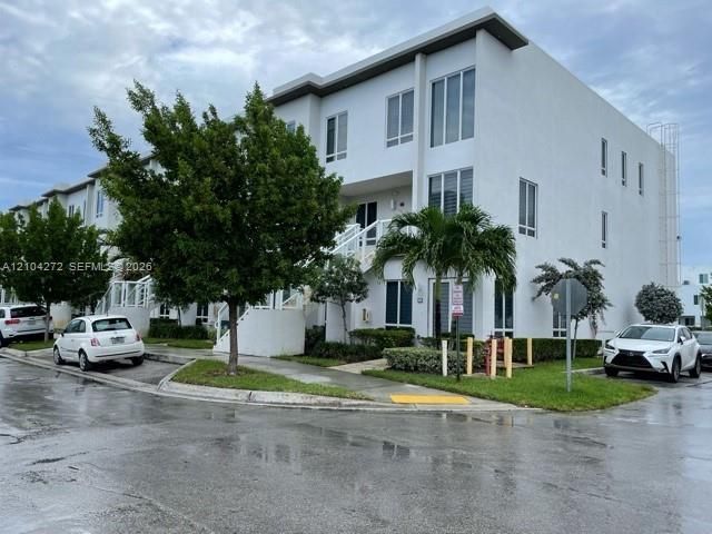 For Rent: $3,350 (3 beds, 2 baths, 1360 Square Feet)