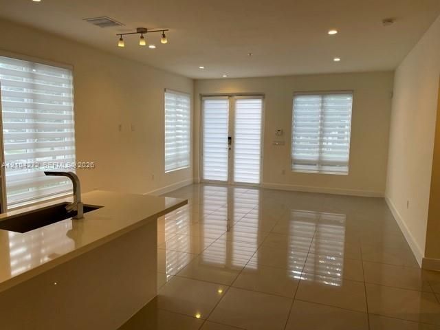 For Rent: $3,350 (3 beds, 2 baths, 1360 Square Feet)