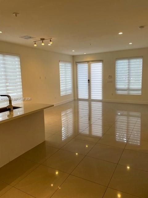 For Rent: $3,350 (3 beds, 2 baths, 1360 Square Feet)