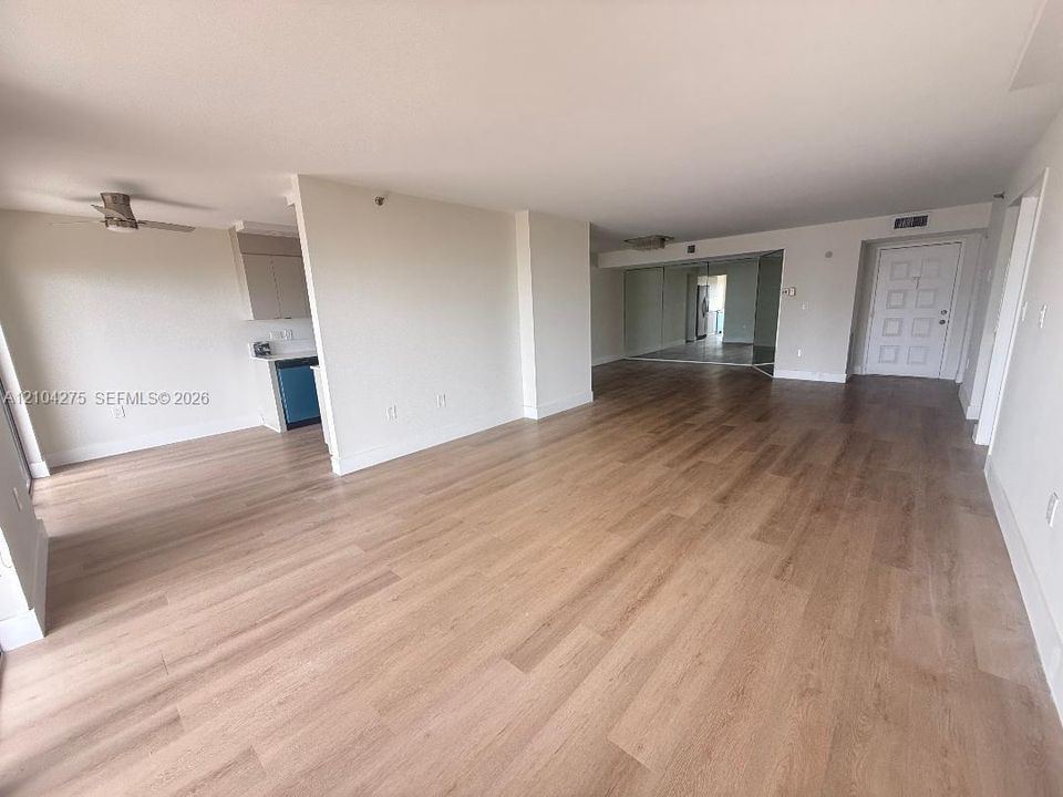 В аренду: $4,500 (2 спален, 2 ванн, 1570 Квадратных фут)