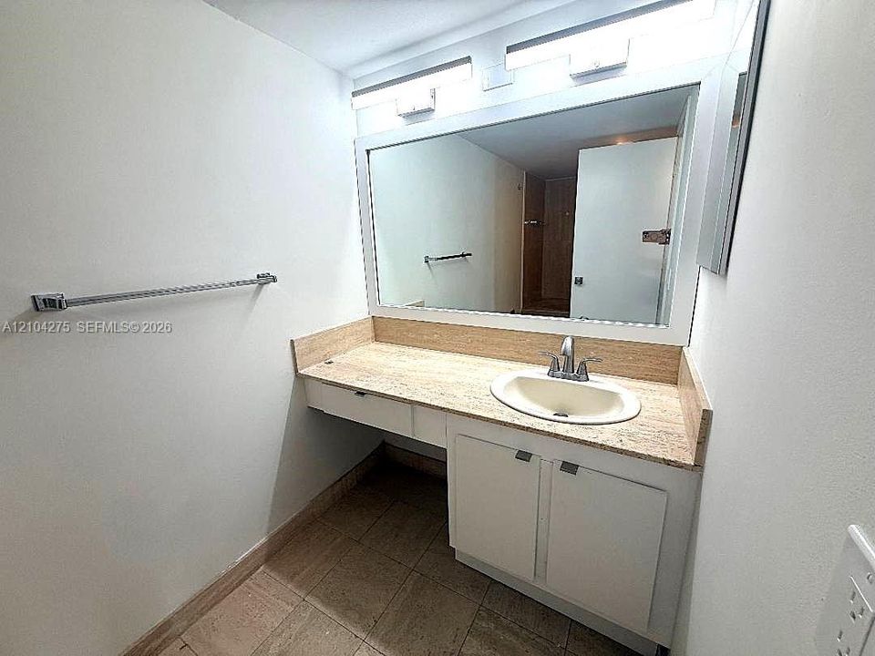В аренду: $4,500 (2 спален, 2 ванн, 1570 Квадратных фут)