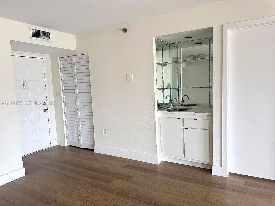 В аренду: $4,500 (2 спален, 2 ванн, 1570 Квадратных фут)