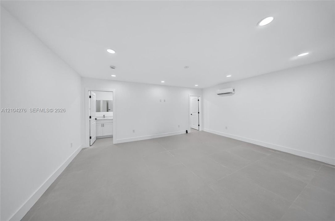 На продажу: $735,000 (4 спален, 2 ванн, 1833 Квадратных фут)