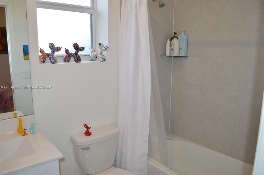 На продажу: $329,999 (3 спален, 3 ванн, 1328 Квадратных фут)