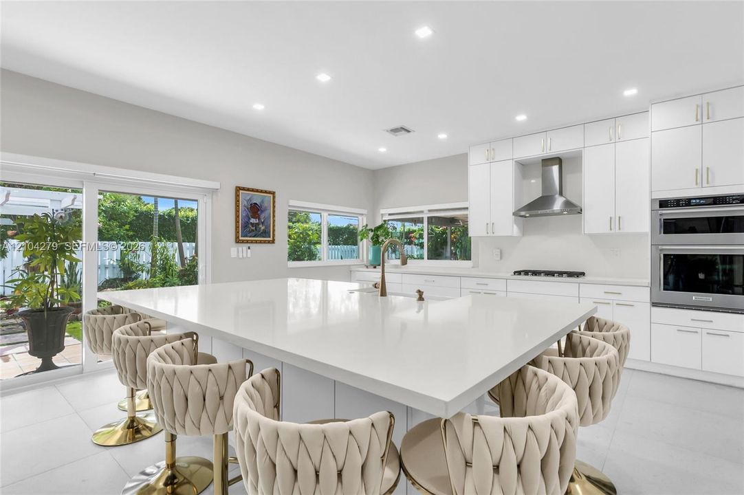 En Venta: $899,999 (4 camas, 3 baños, 2258 Pies cuadrados)