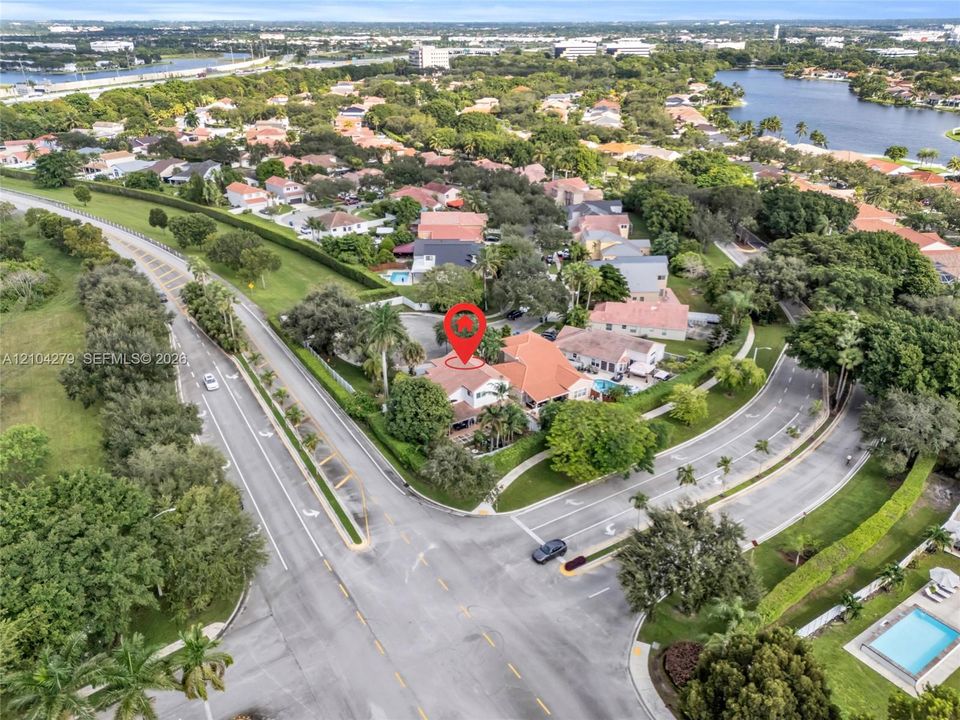 En Venta: $899,999 (4 camas, 3 baños, 2258 Pies cuadrados)