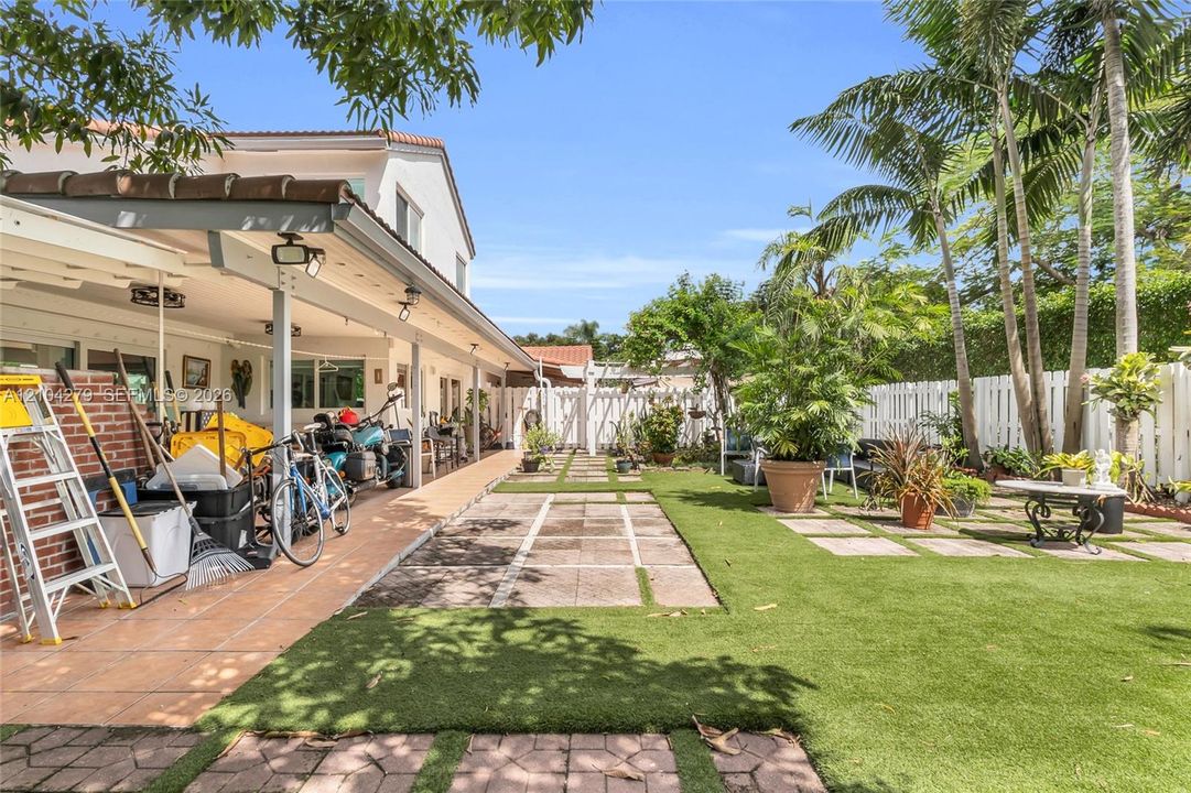 En Venta: $899,999 (4 camas, 3 baños, 2258 Pies cuadrados)