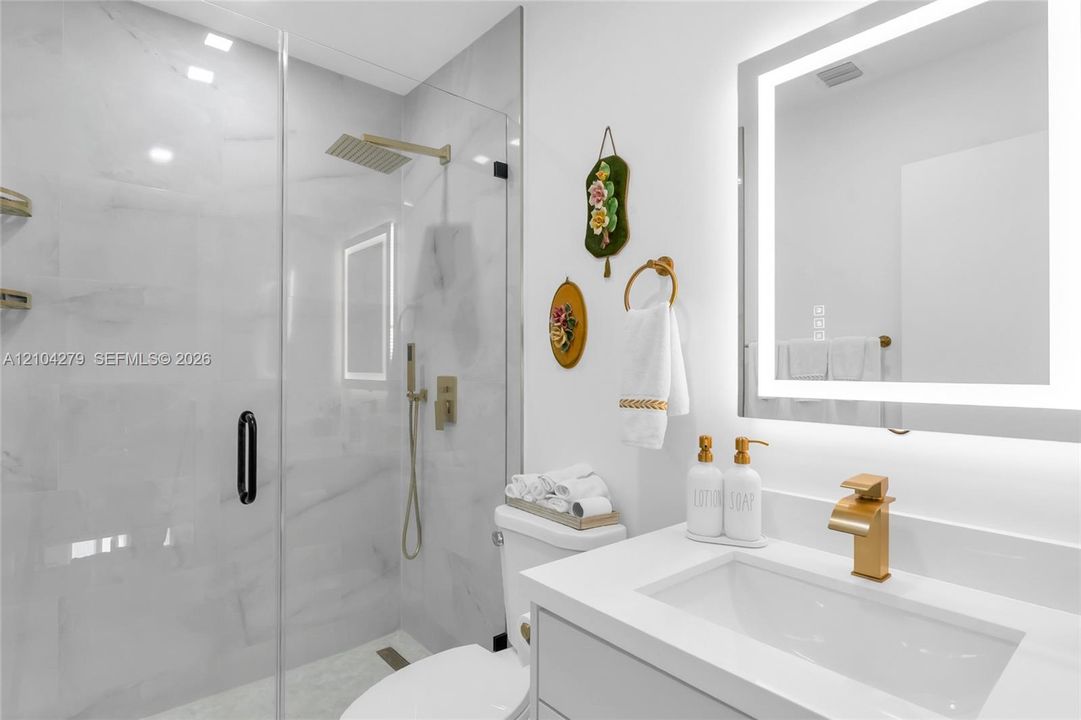 En Venta: $899,999 (4 camas, 3 baños, 2258 Pies cuadrados)