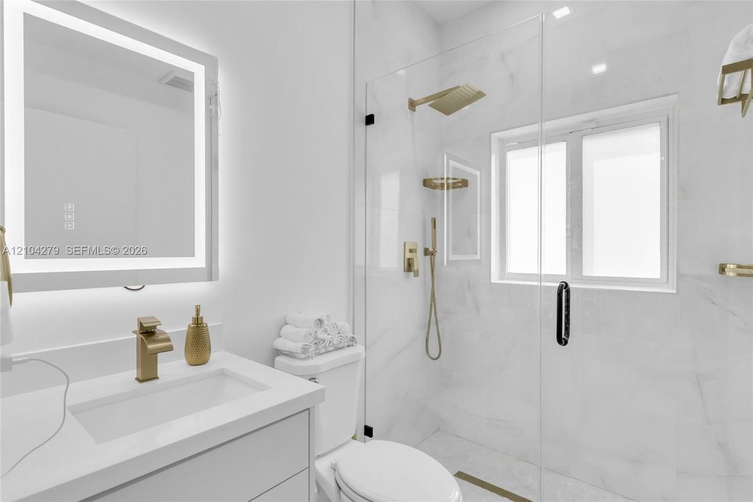 En Venta: $899,999 (4 camas, 3 baños, 2258 Pies cuadrados)