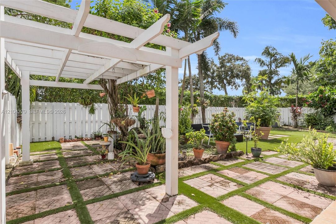 En Venta: $899,999 (4 camas, 3 baños, 2258 Pies cuadrados)
