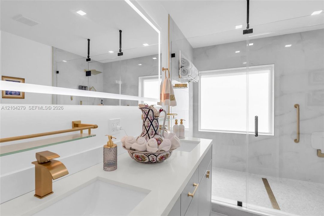 En Venta: $899,999 (4 camas, 3 baños, 2258 Pies cuadrados)