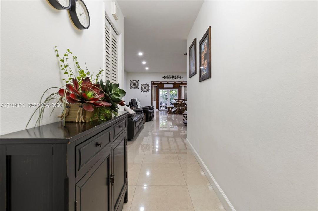 В аренду: $3,499 (4 спален, 3 ванн, 1168 Квадратных фут)