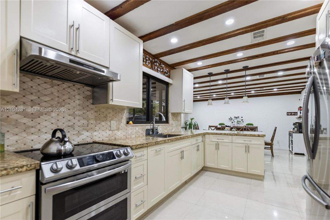 В аренду: $3,499 (4 спален, 3 ванн, 1168 Квадратных фут)