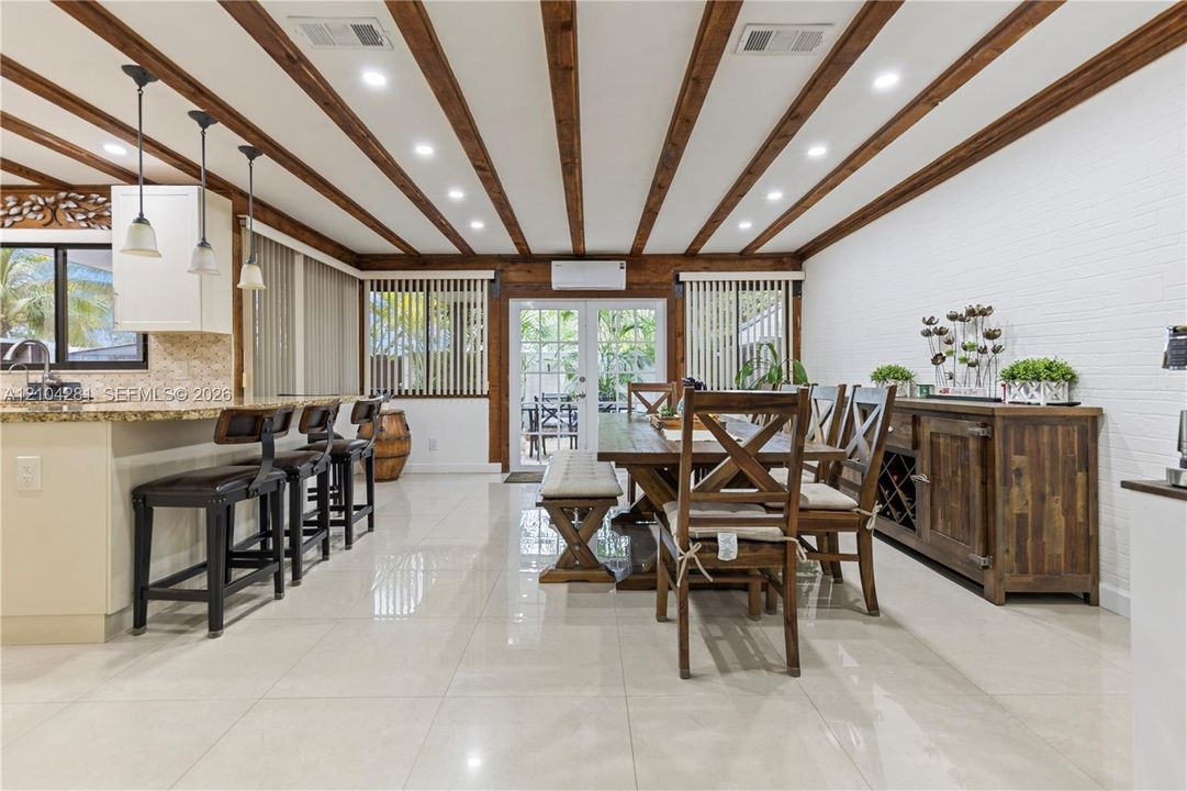 В аренду: $3,499 (4 спален, 3 ванн, 1168 Квадратных фут)