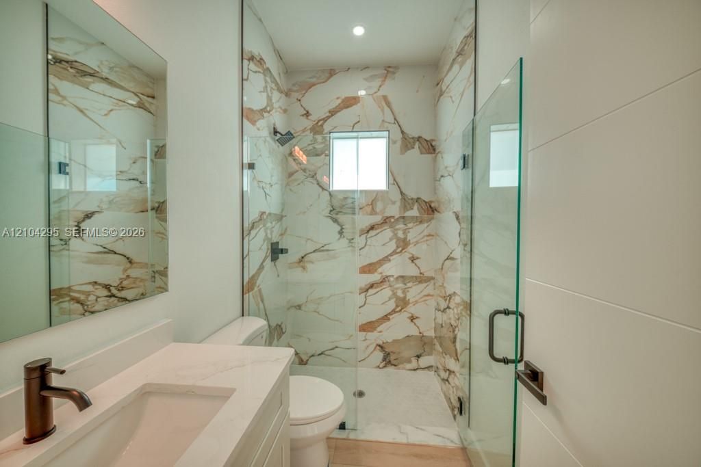 На продажу: $375,000 (3 спален, 2 ванн, 1925 Квадратных фут)