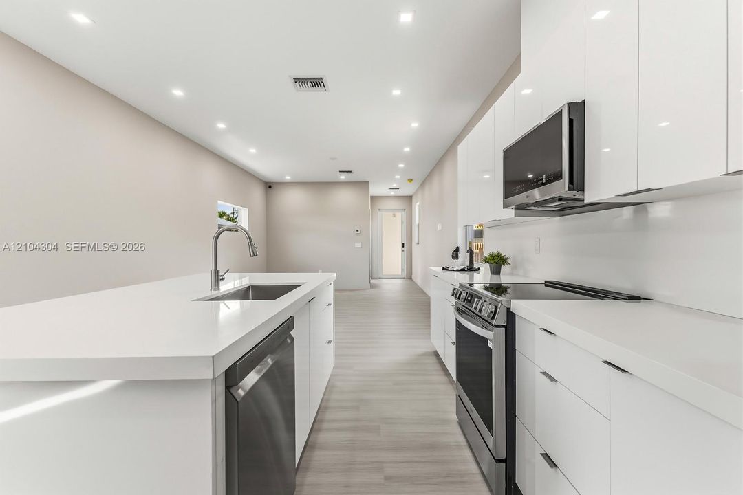 На продажу: $599,000 (3 спален, 3 ванн, 1362 Квадратных фут)