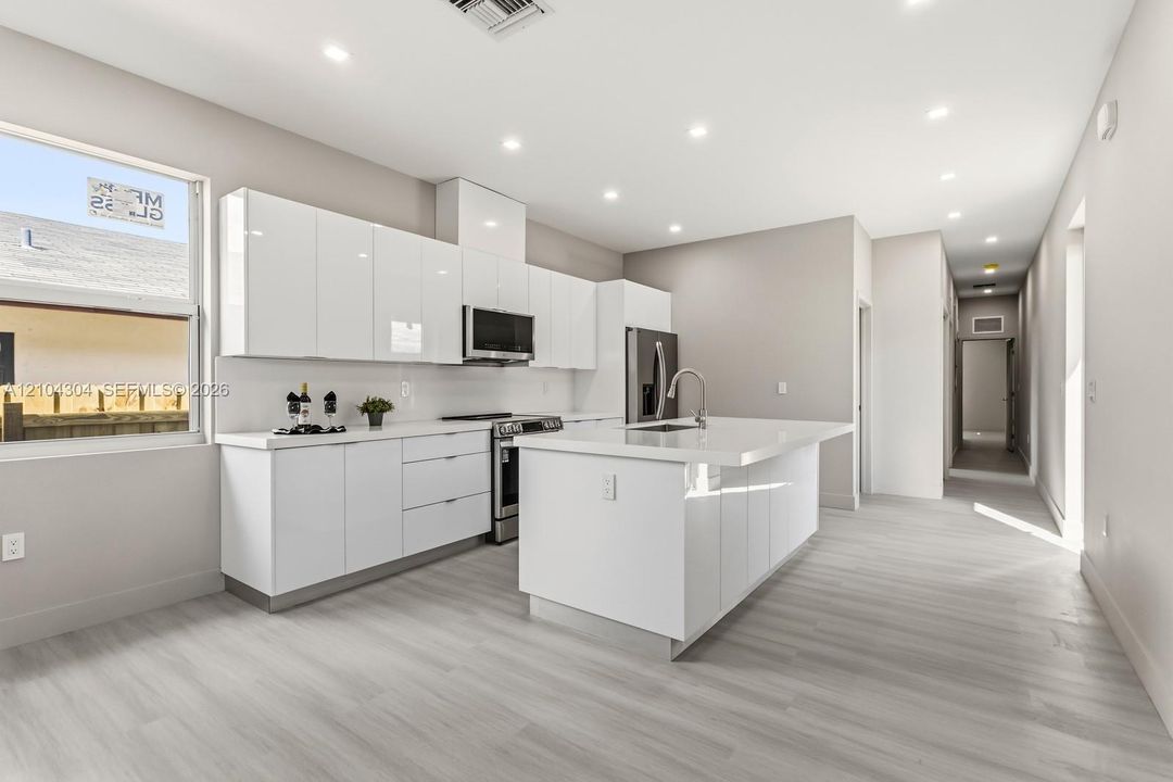 На продажу: $599,000 (3 спален, 3 ванн, 1362 Квадратных фут)