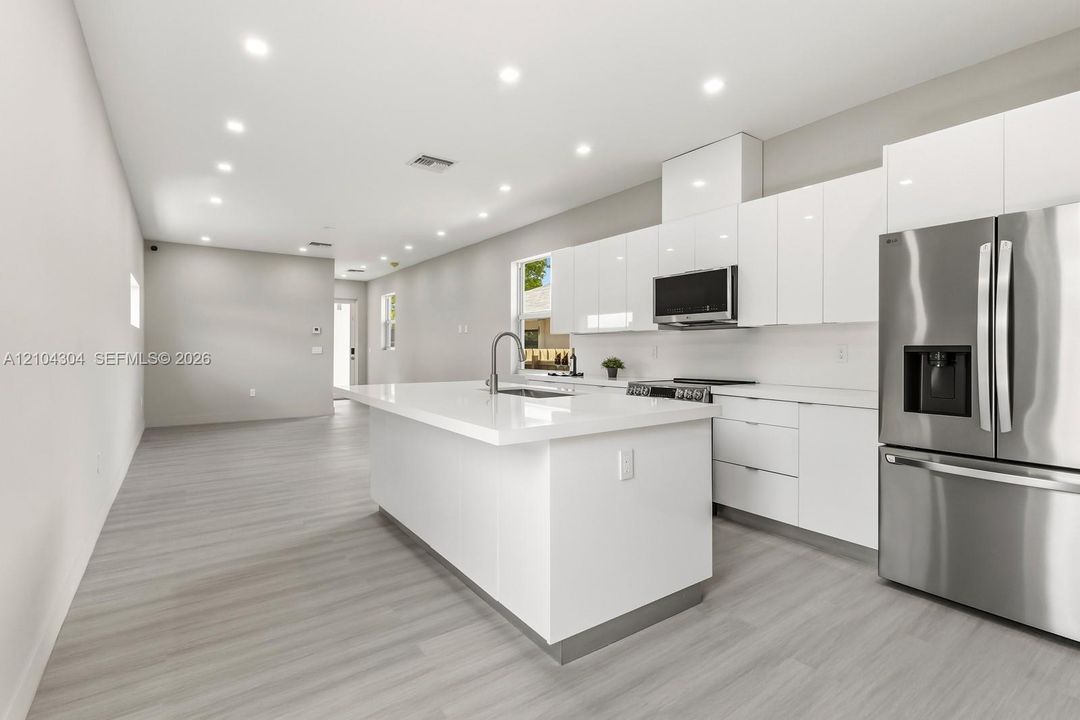 На продажу: $599,000 (3 спален, 3 ванн, 1362 Квадратных фут)