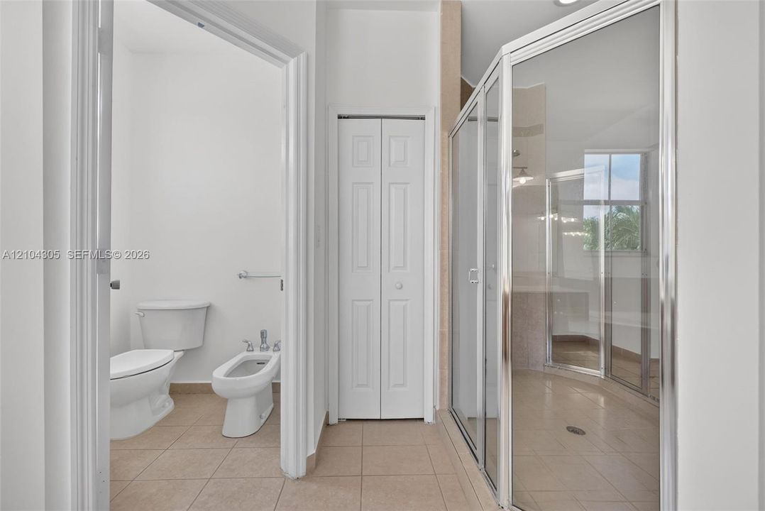 En Venta: $943,000 (5 camas, 4 baños, 3403 Pies cuadrados)