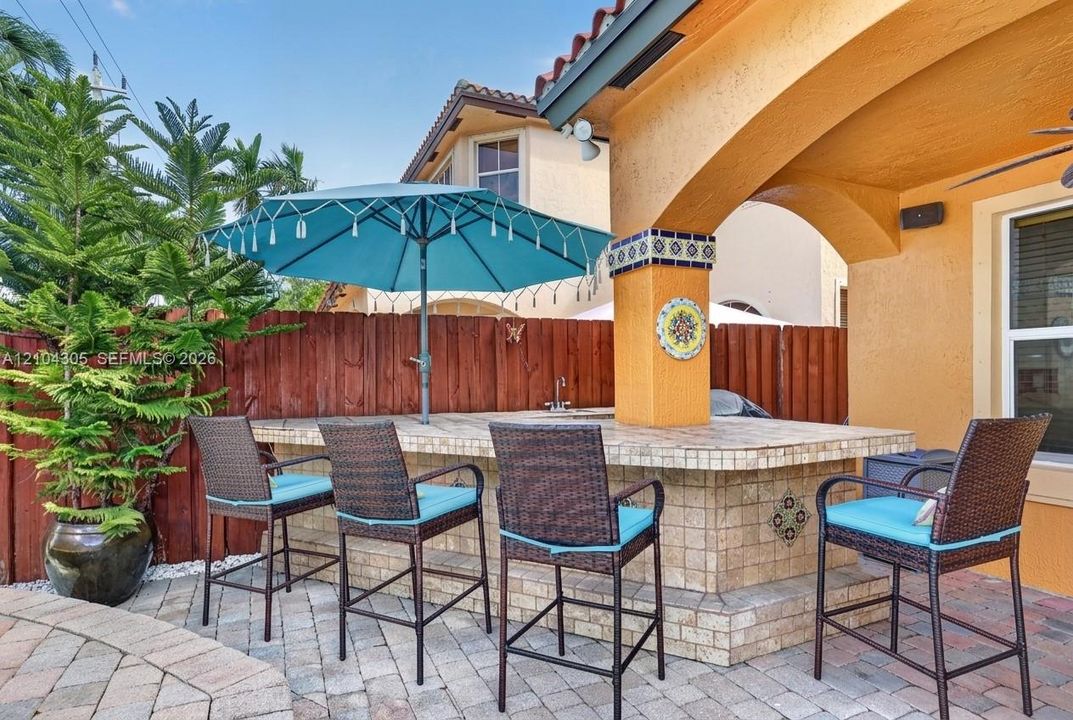 En Venta: $943,000 (5 camas, 4 baños, 3403 Pies cuadrados)