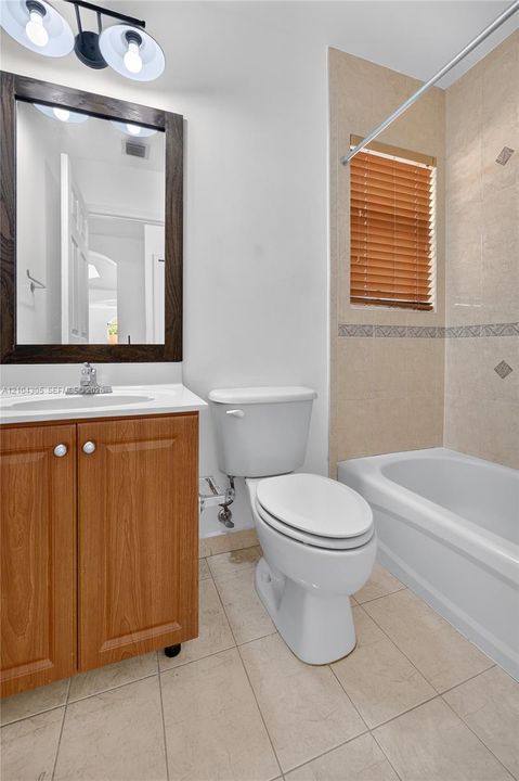 En Venta: $943,000 (5 camas, 4 baños, 3403 Pies cuadrados)