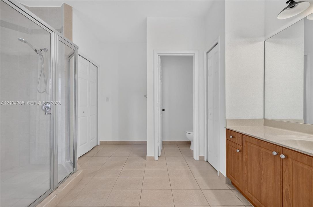 En Venta: $943,000 (5 camas, 4 baños, 3403 Pies cuadrados)