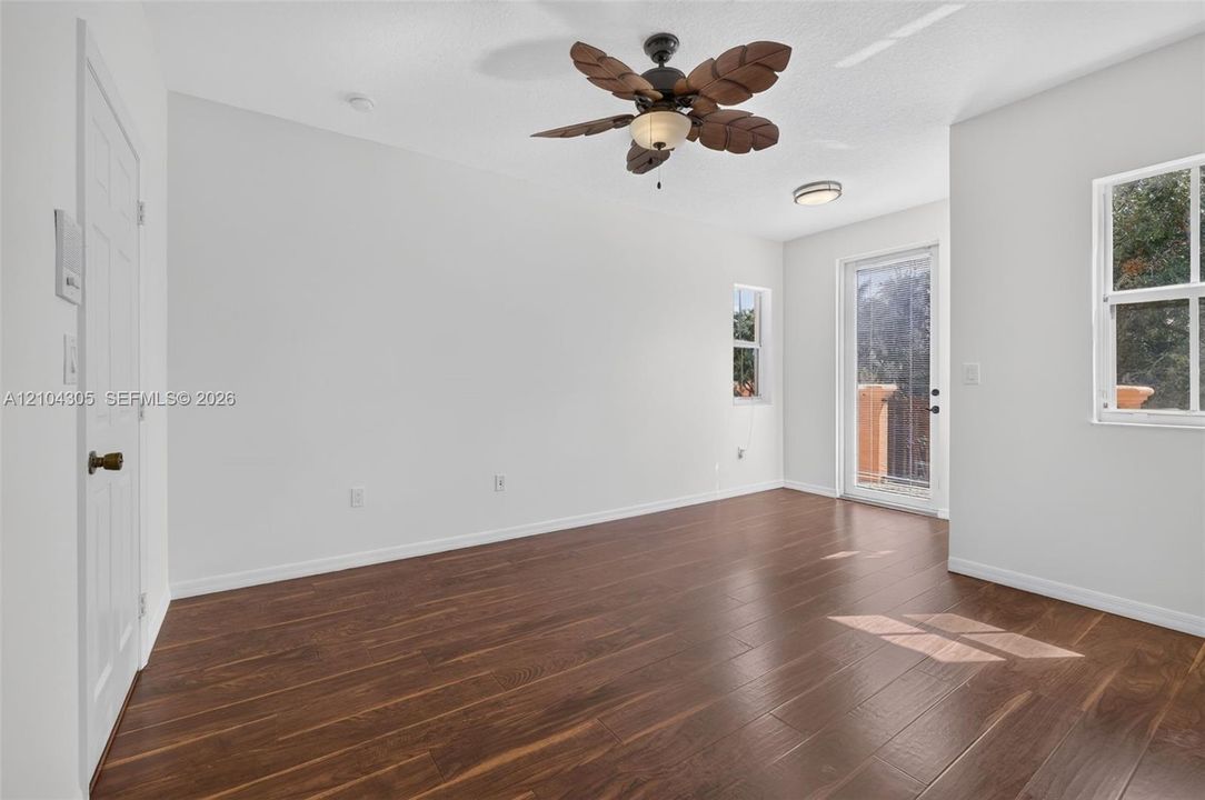 En Venta: $943,000 (5 camas, 4 baños, 3403 Pies cuadrados)