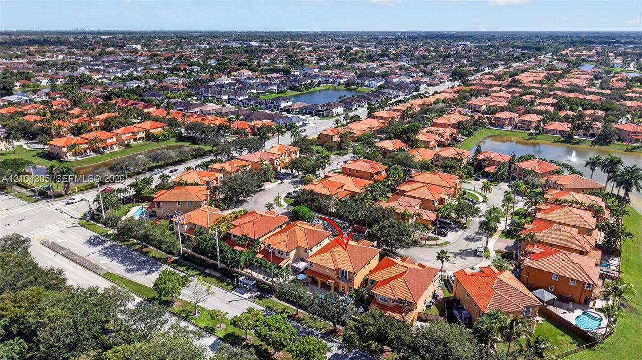 En Venta: $943,000 (5 camas, 4 baños, 3403 Pies cuadrados)