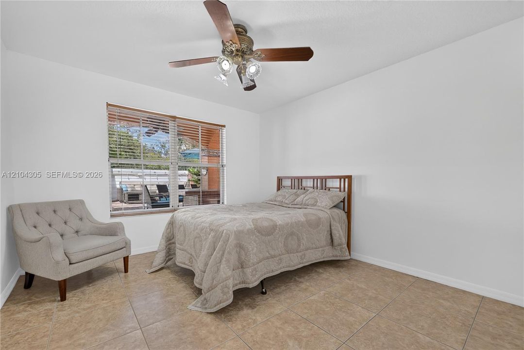 En Venta: $943,000 (5 camas, 4 baños, 3403 Pies cuadrados)
