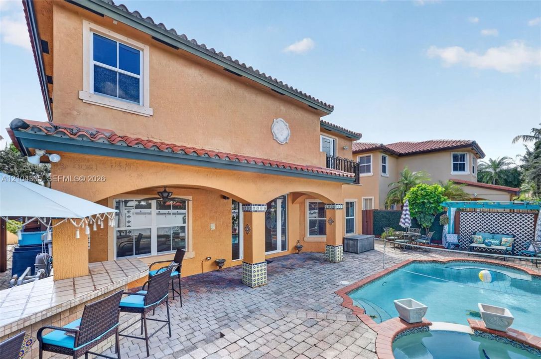 En Venta: $943,000 (5 camas, 4 baños, 3403 Pies cuadrados)