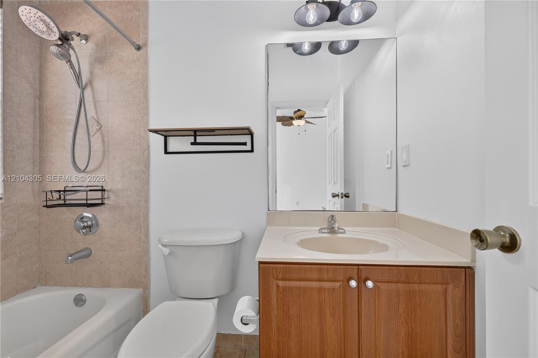 En Venta: $943,000 (5 camas, 4 baños, 3403 Pies cuadrados)