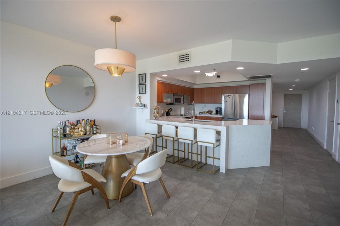 En Venta: $560,000 (3 camas, 3 baños, 1801 Pies cuadrados)