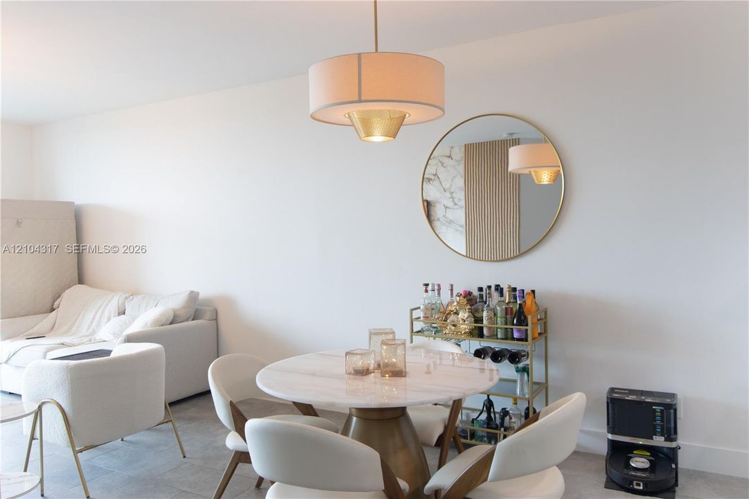 En Venta: $560,000 (3 camas, 3 baños, 1801 Pies cuadrados)