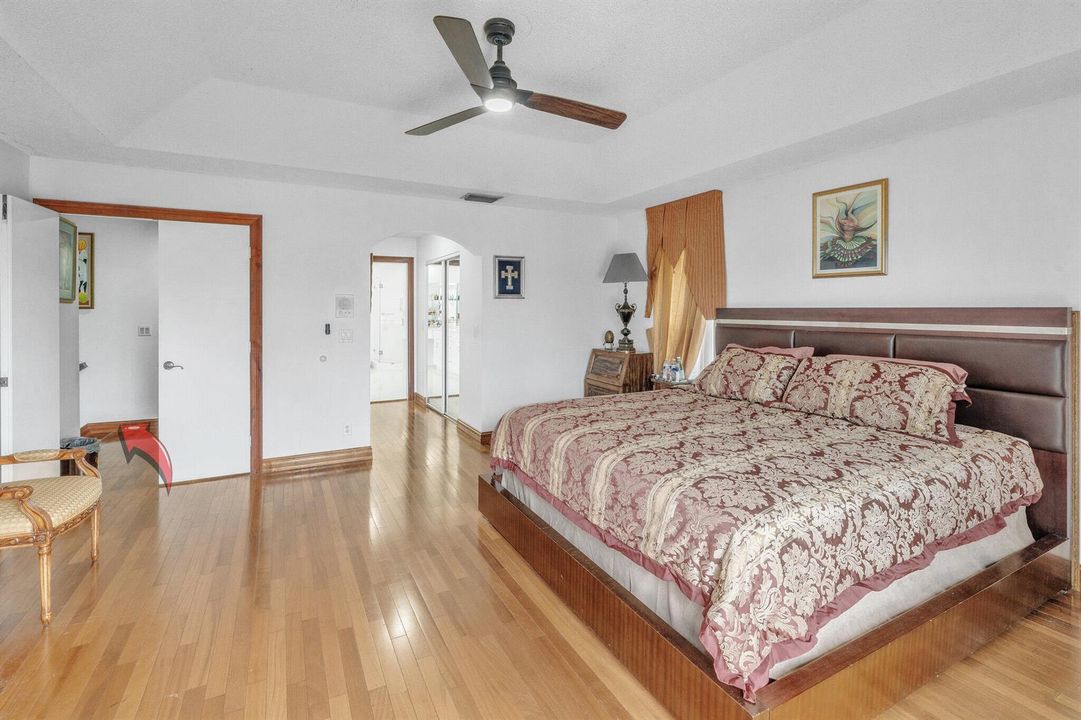 31 Primary Bedroom (2)