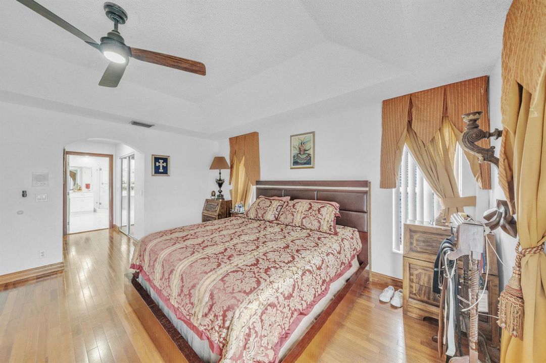 28 Primary Bedroom