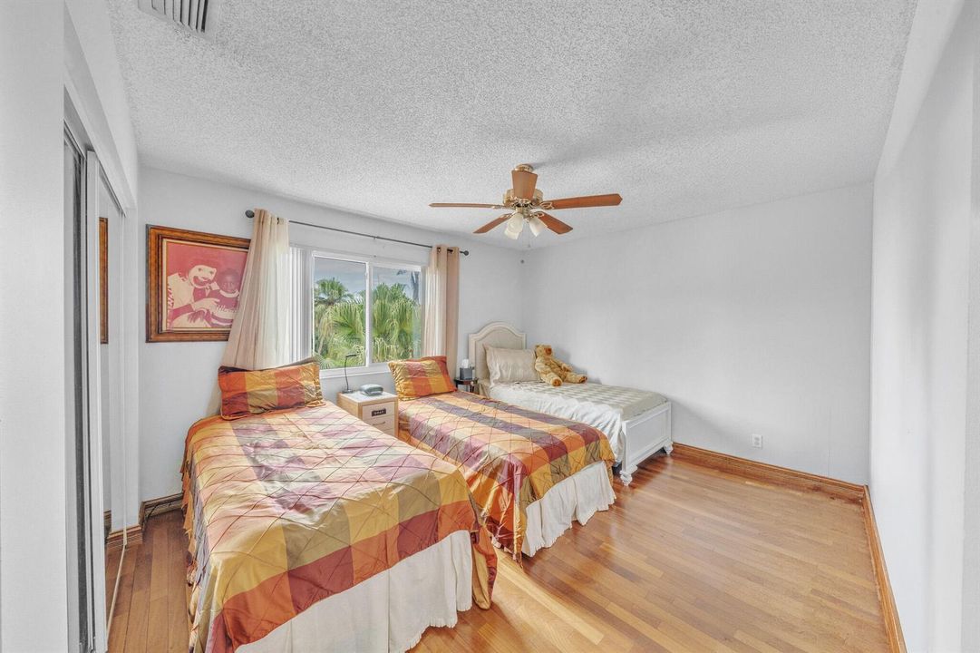 22 Guest Bedroom A (1)