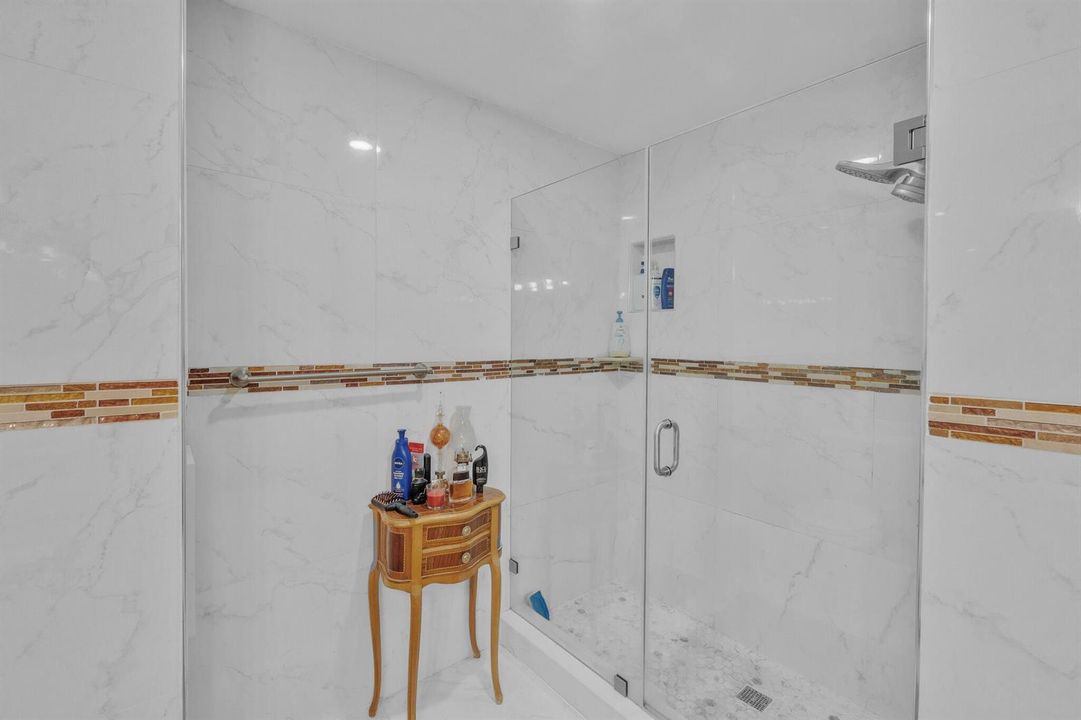 20 Guest Bathroom (2)