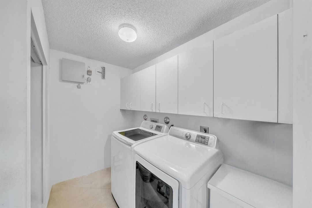 16 Laundry Closet (1)