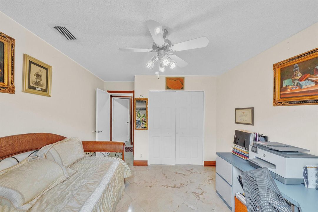 14 Guest Bedroom (2)