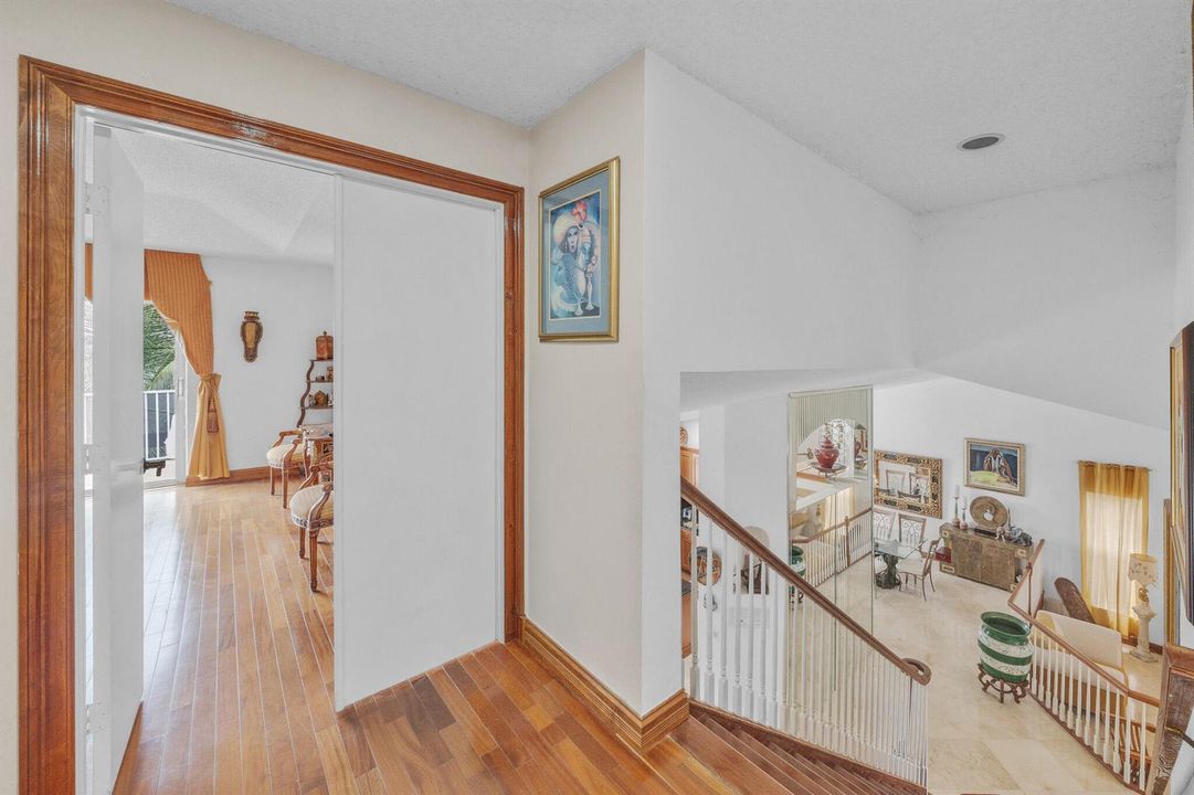 24 Foyer