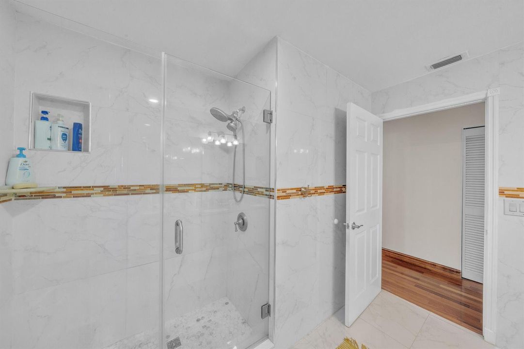20 Guest Bathroom (3)