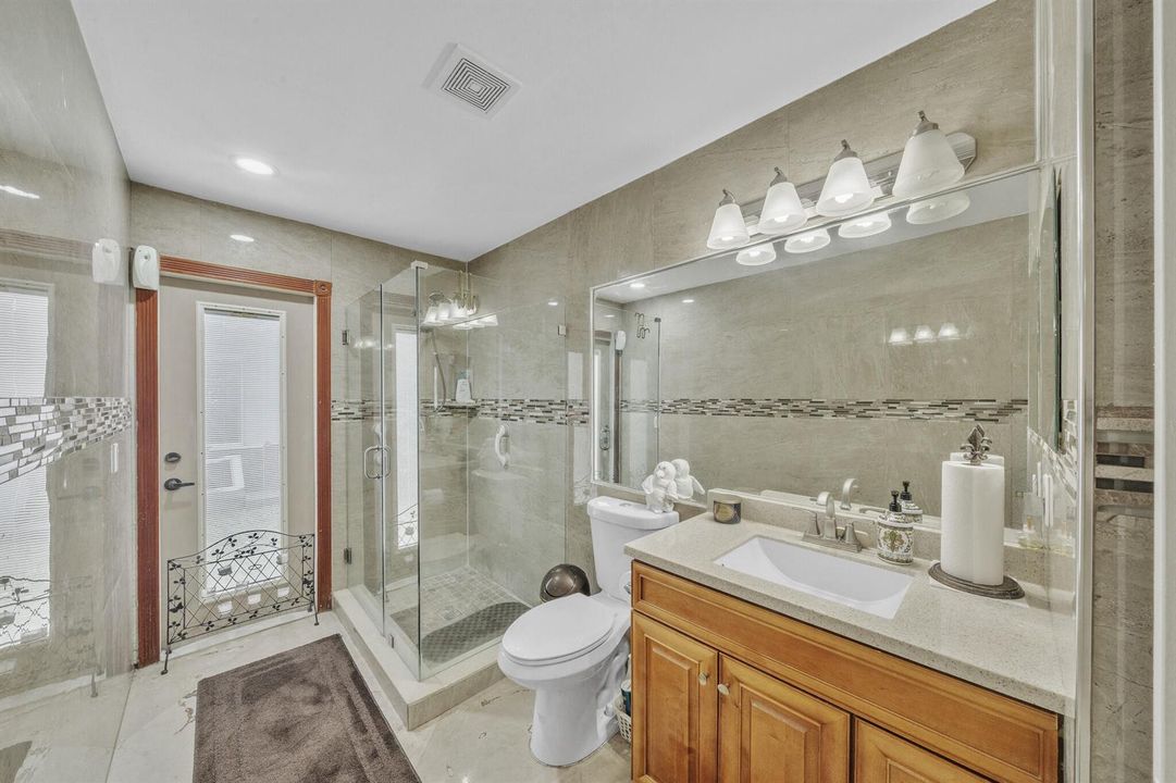 12 Guest Bathroom