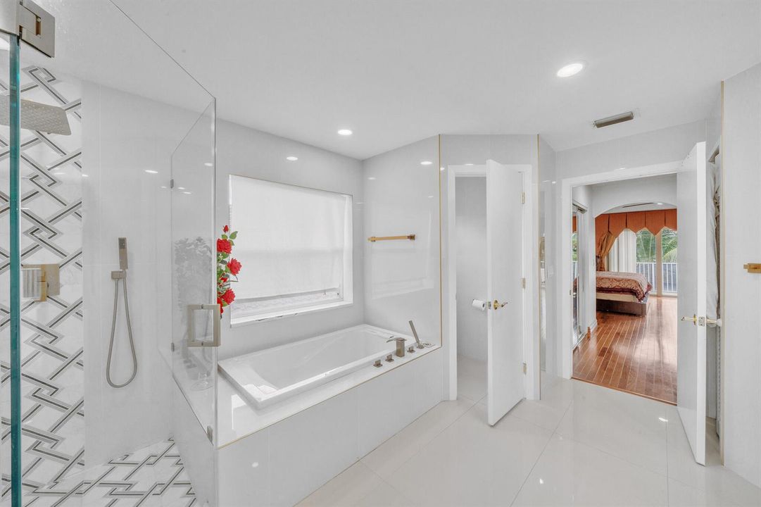 30 Primary Bathroom (3)