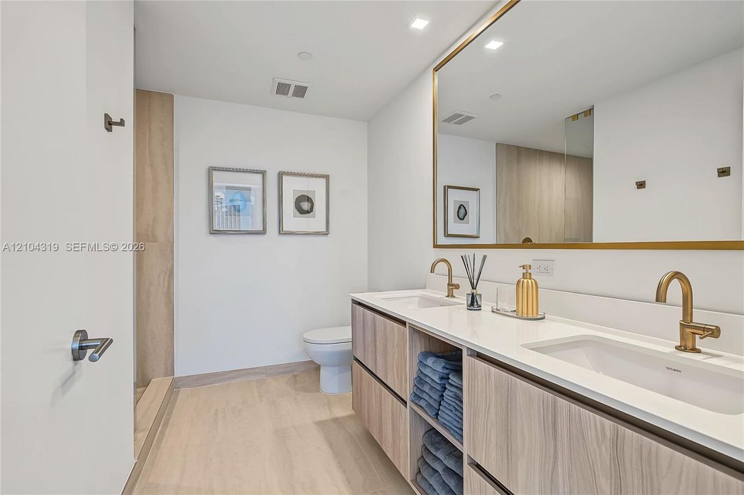 В аренду: $6,900 (2 спален, 2 ванн, 1217 Квадратных фут)