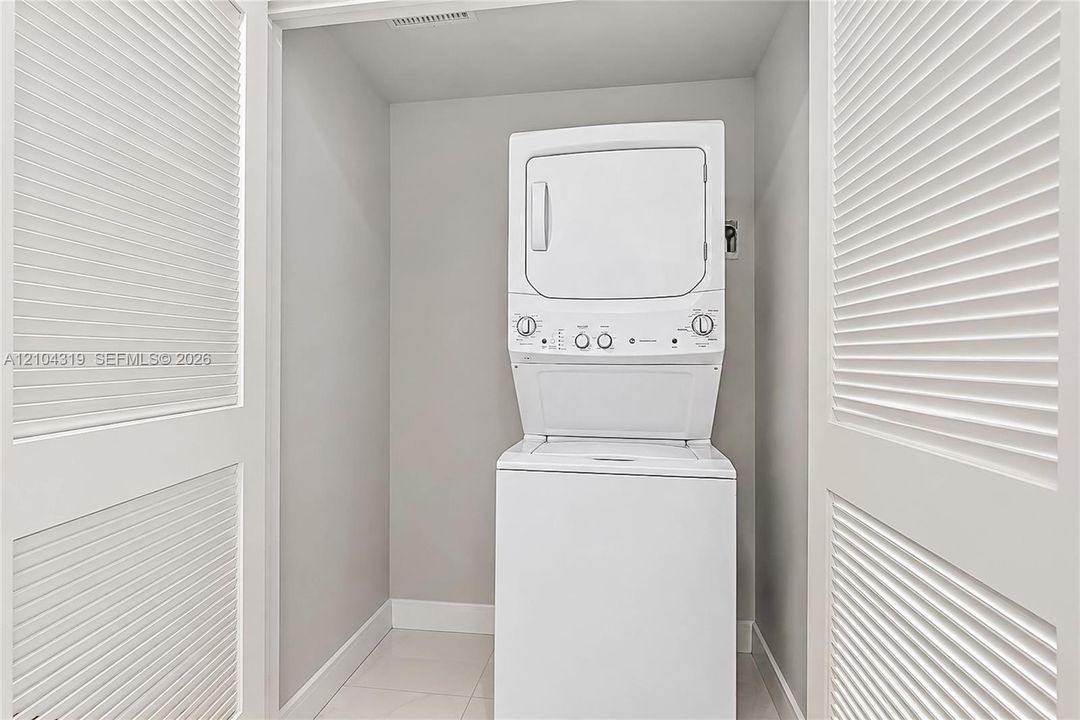 В аренду: $6,900 (2 спален, 2 ванн, 1217 Квадратных фут)