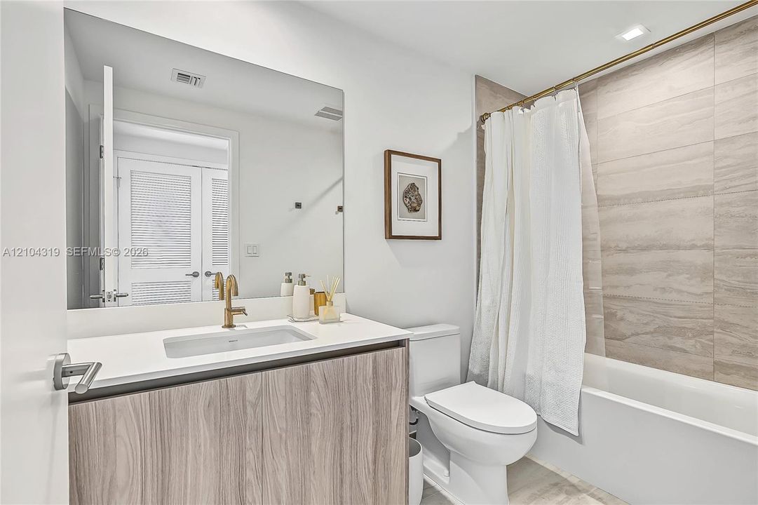 В аренду: $6,900 (2 спален, 2 ванн, 1217 Квадратных фут)
